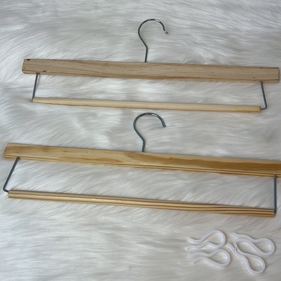 (2) Wooden Hangers with clips for Trousers, Pants, Blankets, Throws, Curtains - Picture 2 of 2